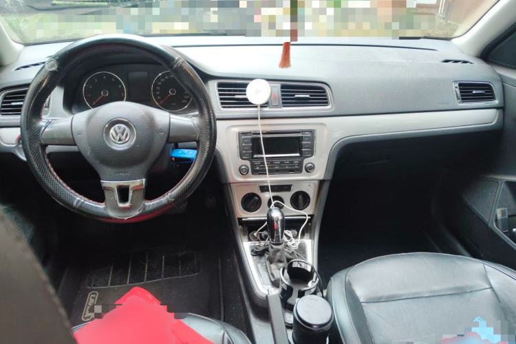 Used Volkswagen Gran Lavida 2013 1.4 TSI Automatic Comfort Model Center Console