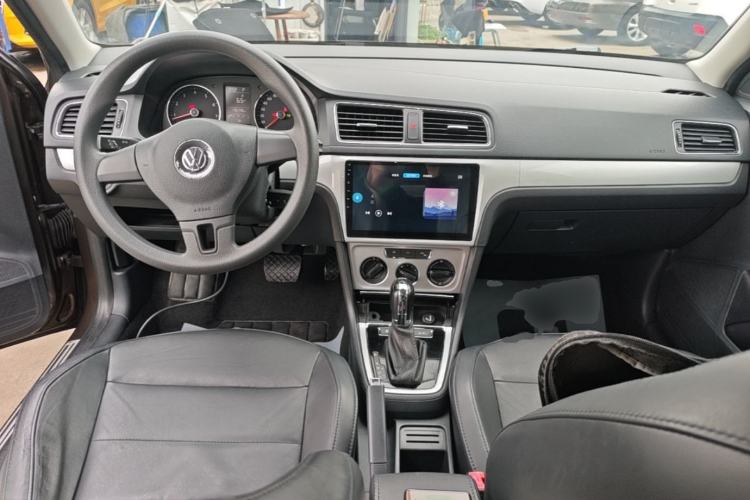 Used Volkswagen Gran Lavida 2013 1.4 TSI Automatic Comfort Model Center Console
