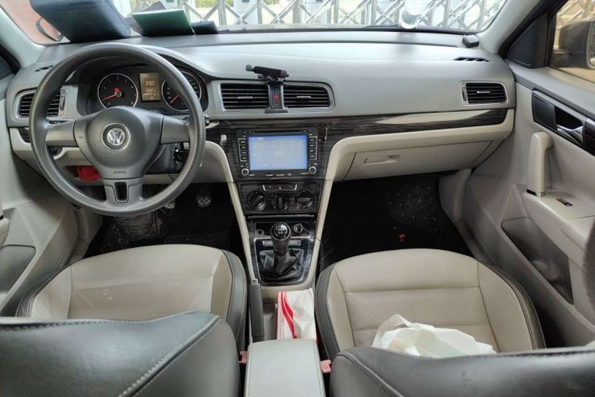 Used Volkswagen Gran Lavida 2013 1.4 TSI Manual Comfort Model Center Console