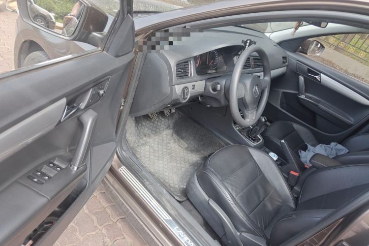 Used Volkswagen Gran Lavida 2013 1.6L Manual Comfort Model Driver Seat