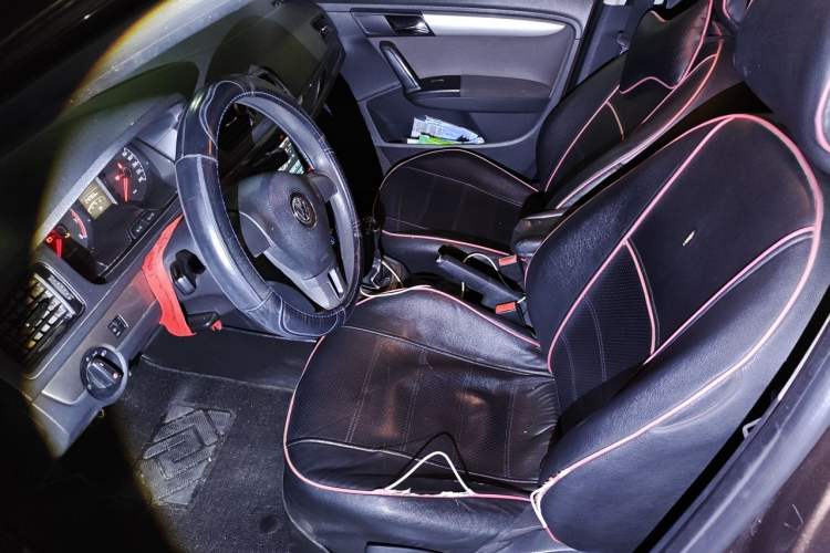 Used Volkswagen Gran Lavida 2013 1.6L Manual Fashion Model Driver Seat