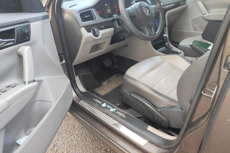 Used Volkswagen Gran Lavida 2013 1.6L Automatic Comfort Model Driver Seat