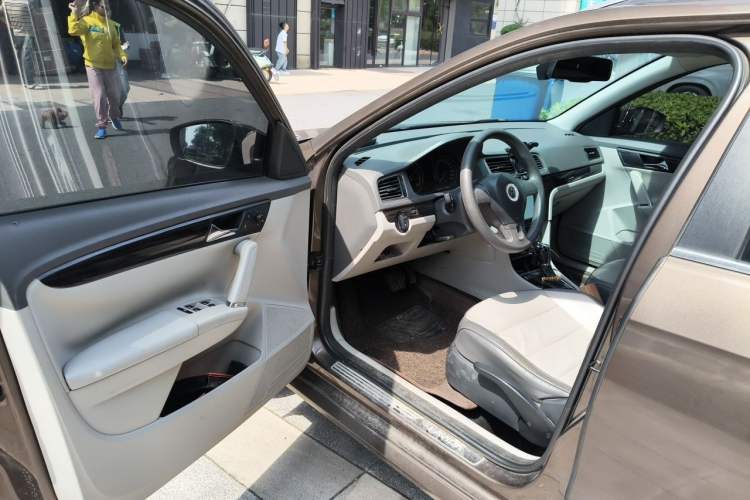 Used Volkswagen Gran Lavida 2013 1.6L Automatic Comfort Model Driver Seat