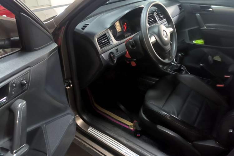Used Volkswagen Gran Lavida 2013 1.6L Manual Comfort Model Driver Seat
