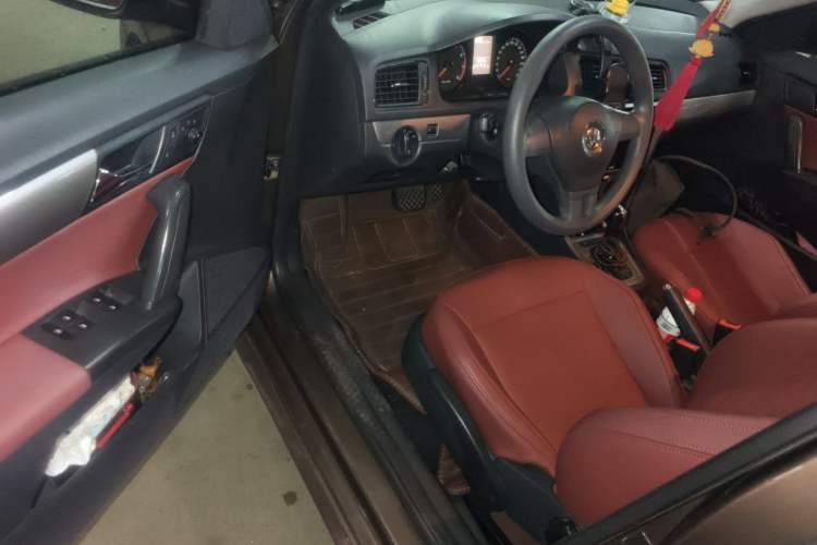 Used Volkswagen Gran Lavida 2013 1.6L Automatic Fashion Model Driver Seat