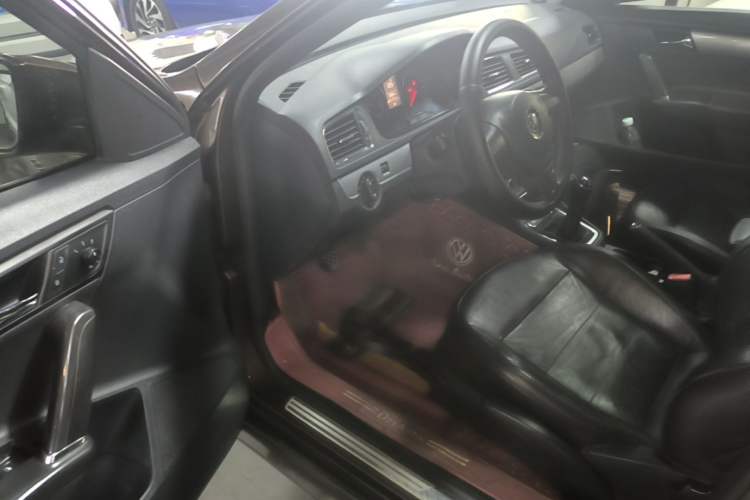 Used Volkswagen Gran Lavida 2013 1.6L Manual Comfort Model Driver Seat