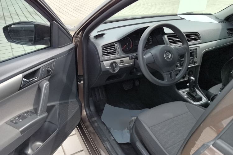 Used Volkswagen Gran Lavida 2013 1.6L Automatic Fashion Model Driver Seat
