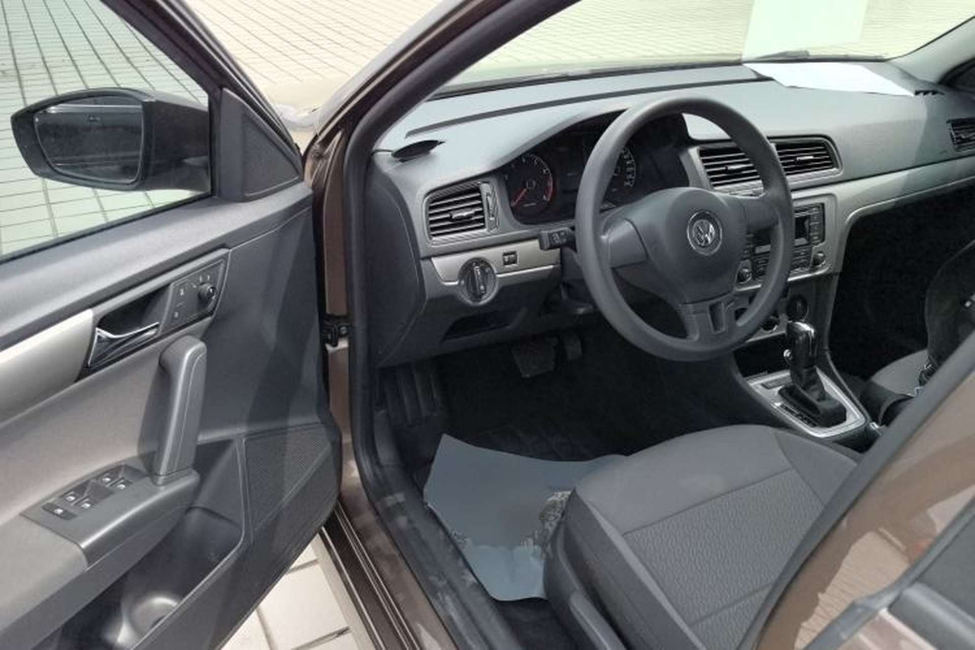 Used Volkswagen Gran Lavida 2013 1.6L Automatic Fashion Model Driver Seat