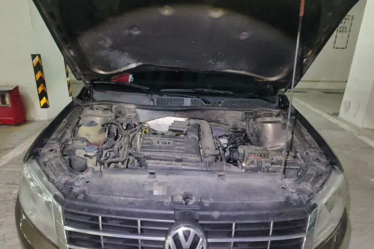 Used Volkswagen Gran Lavida 2013 1.4 TSI Automatic Comfort Model Engine Bay