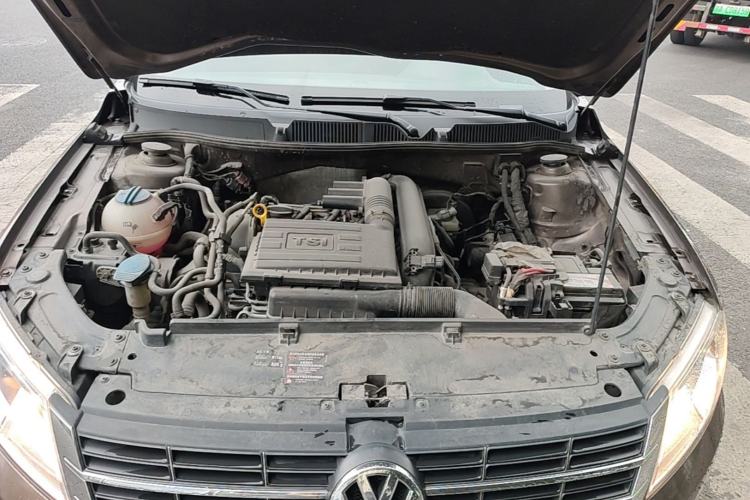 Used Volkswagen Gran Lavida 2013 1.4 TSI Automatic Comfort Model Engine Bay