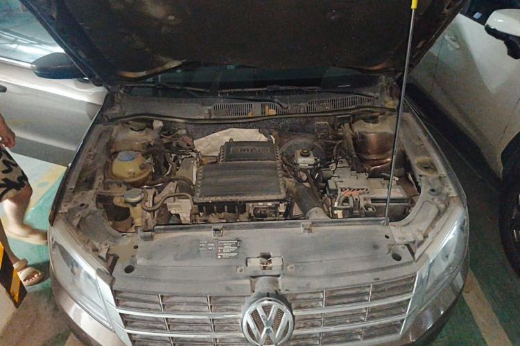 Used Volkswagen Gran Lavida 2013 1.6L Automatic Comfort Model Engine Bay