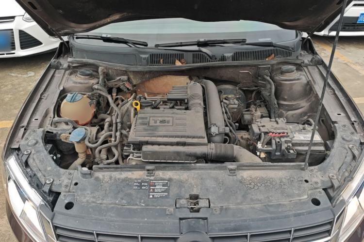Used Volkswagen Gran Lavida 2013 1.4 TSI Automatic Comfort Model Engine Bay
