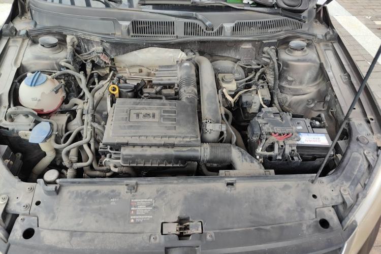 Used Volkswagen Gran Lavida 2013 1.4 TSI Manual Comfort Model Engine Bay