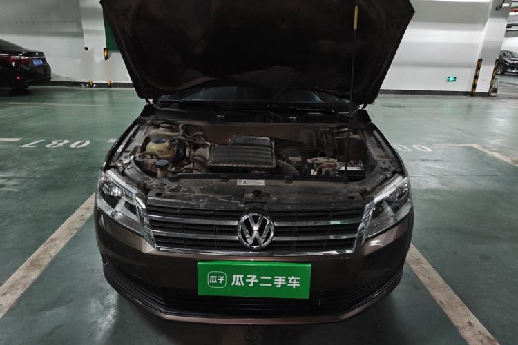Used Volkswagen Gran Lavida 2013 1.6L Manual Fashion Model Engine Bay
