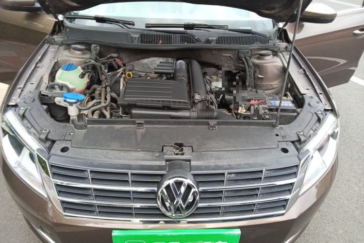 Used Volkswagen Gran Lavida 2013 1.4 TSI Automatic Comfort Model Engine Bay