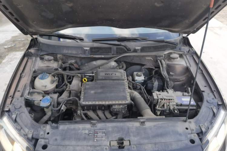 Used Volkswagen Gran Lavida 2013 1.6L Automatic Comfort Model Engine Bay