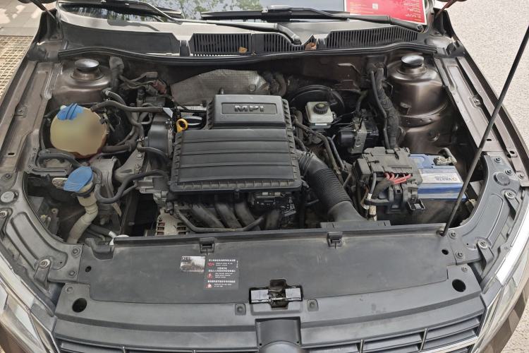 Used Volkswagen Gran Lavida 2013 1.6L Automatic Comfort Model Engine Bay