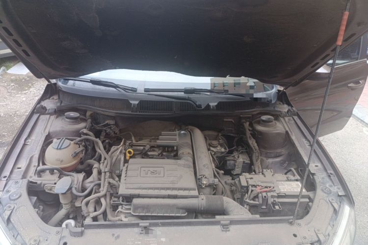 Used Volkswagen Gran Lavida 2013 1.4 TSI Automatic Comfort Model Engine Bay