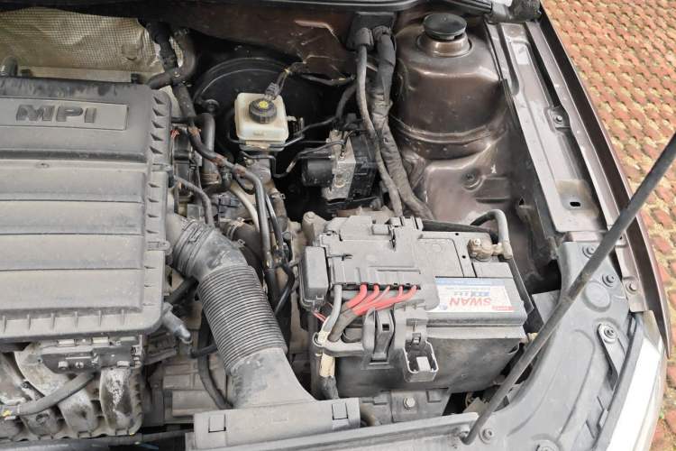 Used Volkswagen Gran Lavida 2013 1.6L Automatic Comfort Model Engine Bay Left