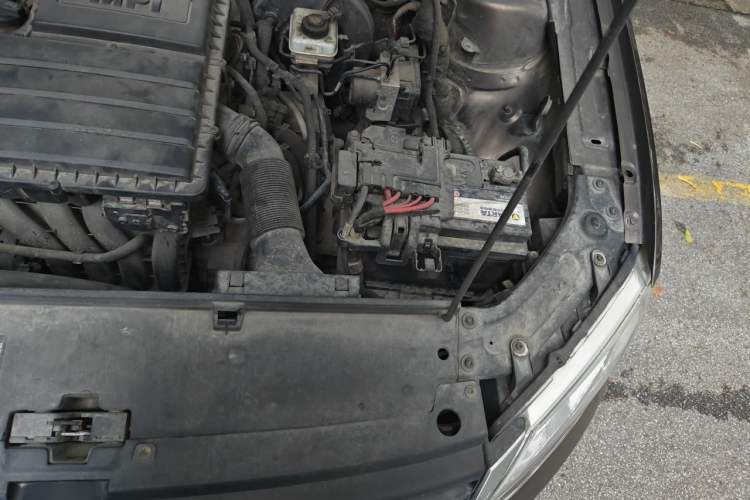 Used Volkswagen Gran Lavida 2013 1.6L Automatic Fashion Model Engine Bay Left