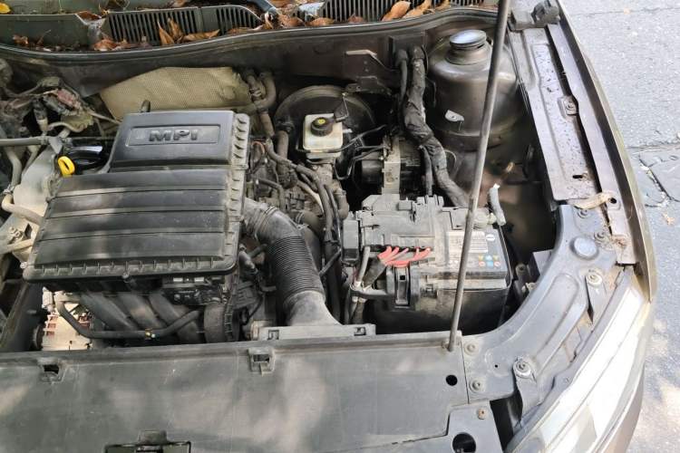 Used Volkswagen Gran Lavida 2013 1.6L Automatic Fashion Model Engine Bay Left