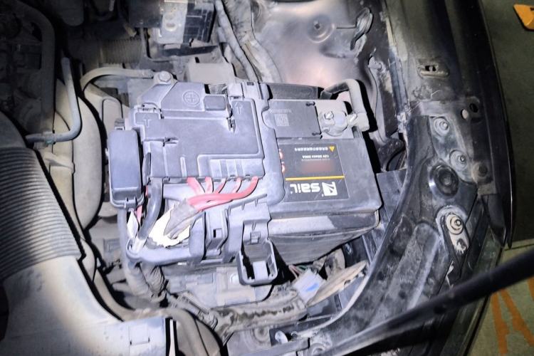 Used Volkswagen Gran Lavida 2013 1.6L Manual Fashion Model Engine Bay Left