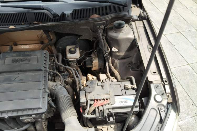 Used Volkswagen Gran Lavida 2013 1.6L Automatic Comfort Model Engine Bay Left