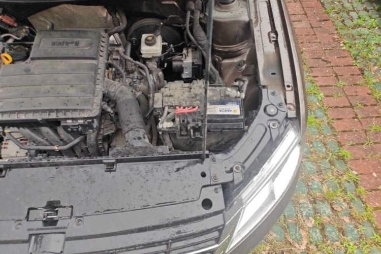 Used Volkswagen Gran Lavida 2013 1.6L Automatic Comfort Model Engine Bay Left