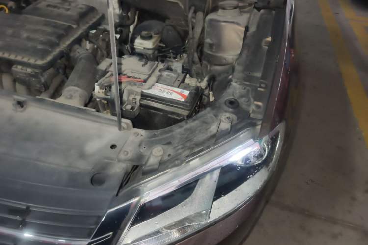 Used Volkswagen Gran Lavida 2013 1.6L Automatic Fashion Model Engine Bay Left