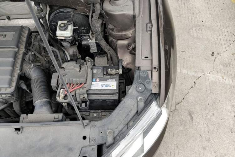 Used Volkswagen Gran Lavida 2013 1.6L Automatic Comfort Model Engine Bay Left