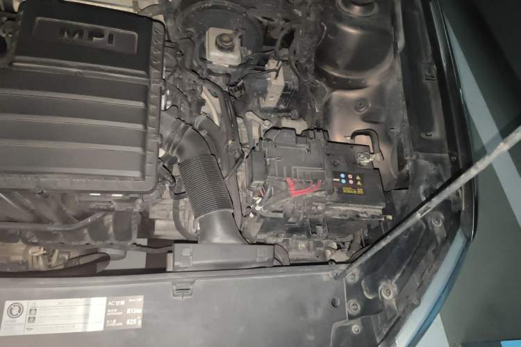 Used Volkswagen Gran Lavida 2013 1.6L Automatic Fashion Model Engine Bay Left