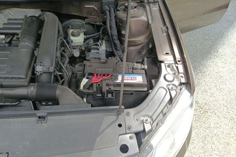 Used Volkswagen Gran Lavida 2013 1.4 TSI Manual Comfort Model Engine Bay Left