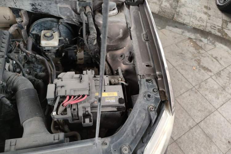 Used Volkswagen Gran Lavida 2013 1.6L Automatic Comfort Model Engine Bay Left