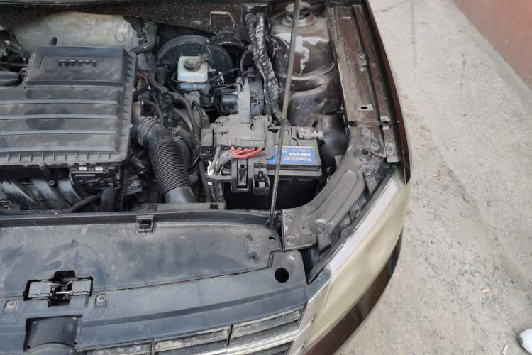 Used Volkswagen Gran Lavida 2013 1.6L Automatic Fashion Model Engine Bay Left