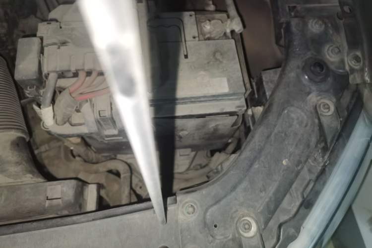 Used Volkswagen Gran Lavida 2013 1.6L Automatic Comfort Model Engine Bay Left