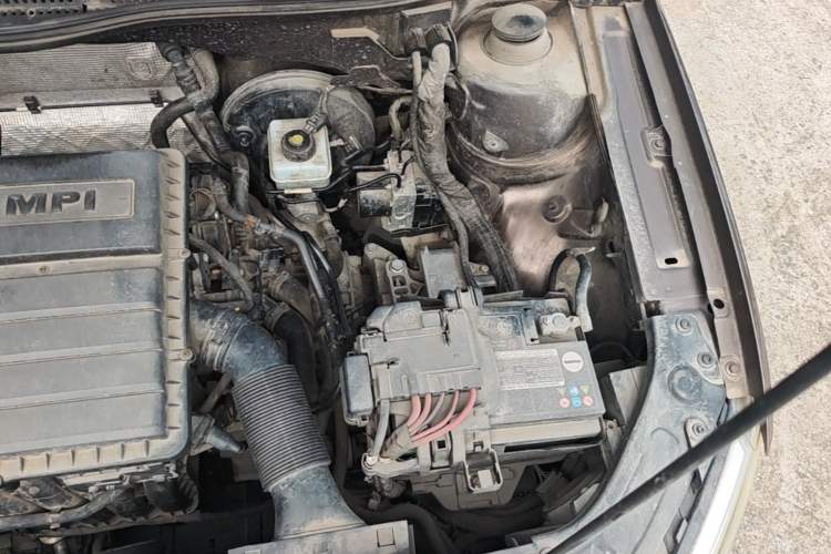 Used Volkswagen Gran Lavida 2013 1.6L Automatic Comfort Model Engine Bay Left