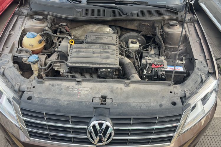 Used Volkswagen Gran Lavida 2013 1.6L Automatic Comfort Model Engine Bay