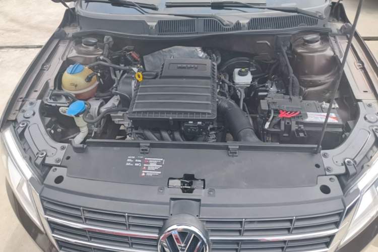 Used Volkswagen Gran Lavida 2013 1.6L Manual Comfort Model Engine Bay