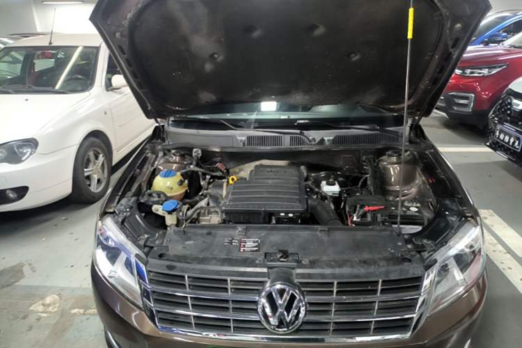 Used Volkswagen Gran Lavida 2013 1.6L Manual Comfort Model Engine Bay