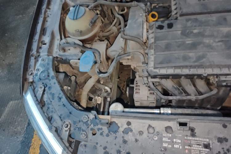 Used Volkswagen Gran Lavida 2013 1.6L Automatic Fashion Model Engine Bay Right