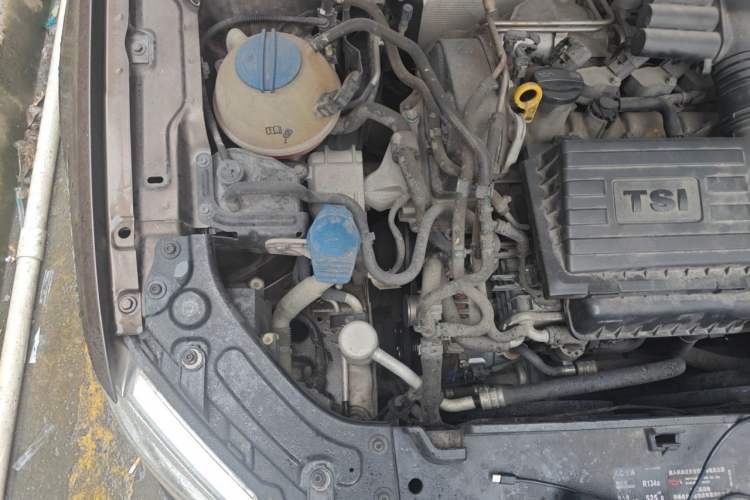 Used Volkswagen Gran Lavida 2013 1.4 TSI Automatic Comfort Model Engine Bay Right