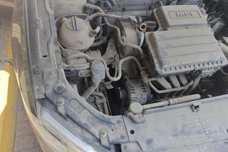 Used Volkswagen Gran Lavida 2013 1.6L Manual Comfort Model Engine Bay Right