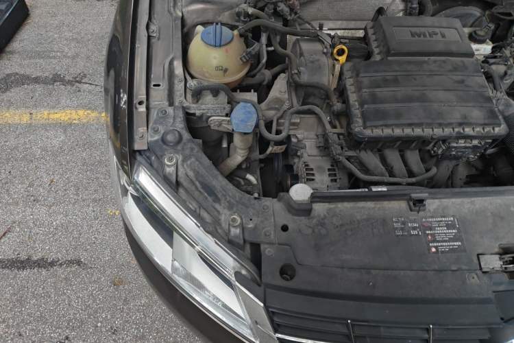 Used Volkswagen Gran Lavida 2013 1.6L Automatic Fashion Model Engine Bay Right
