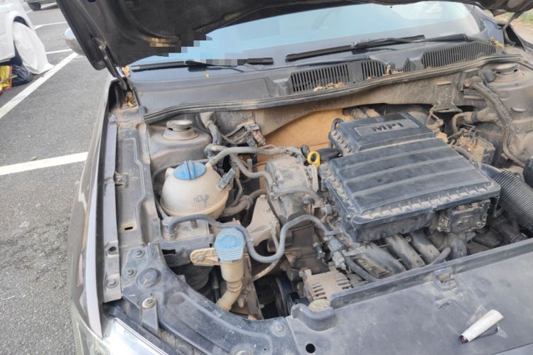 Used Volkswagen Gran Lavida 2013 1.6L Automatic Comfort Model Engine Bay Right