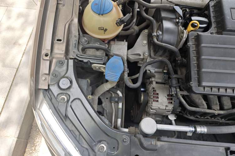 Used Volkswagen Gran Lavida 2013 1.6L Automatic Comfort Model Engine Bay Right