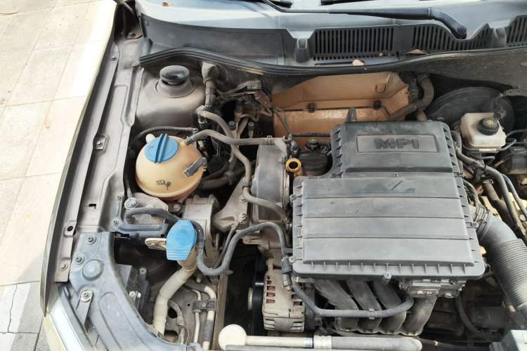 Used Volkswagen Gran Lavida 2013 1.6L Automatic Comfort Model Engine Bay Right