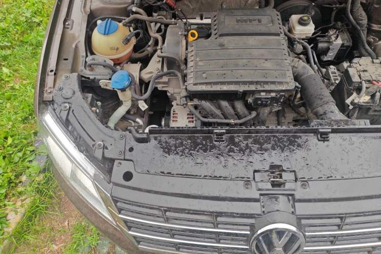 Used Volkswagen Gran Lavida 2013 1.6L Automatic Comfort Model Engine Bay Right