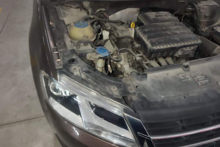Used Volkswagen Gran Lavida 2013 1.6L Automatic Fashion Model Engine Bay Right