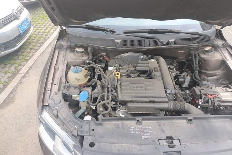 Used Volkswagen Gran Lavida 2013 1.4 TSI Automatic Comfort Model Engine Bay Right