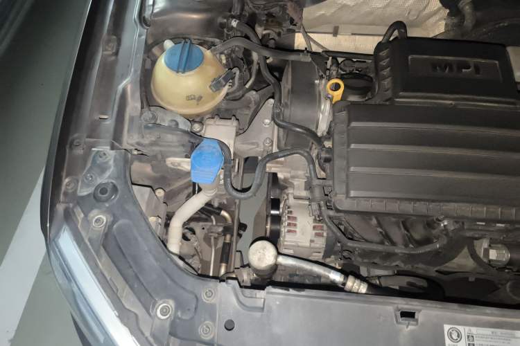 Used Volkswagen Gran Lavida 2013 1.6L Automatic Fashion Model Engine Bay Right